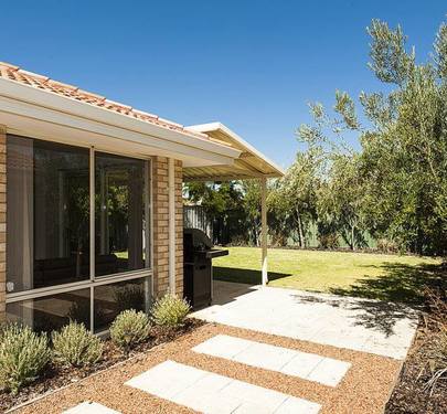 8  Nooyan Close, South Guildford