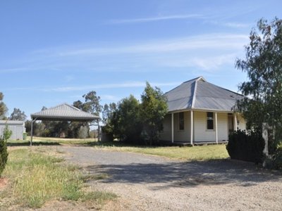 8 Meering Road, Quambatook