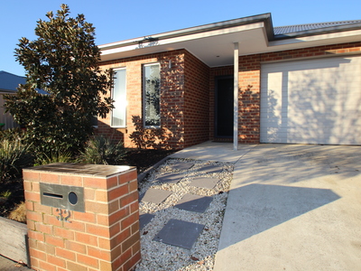 32 MACTIER AVENUE , Wodonga