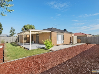 84 Calais Circuit, Cranbourne West