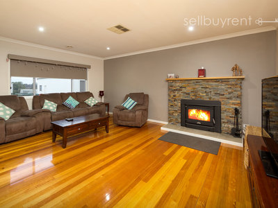 44 HILLANDALE COURT, Bonegilla