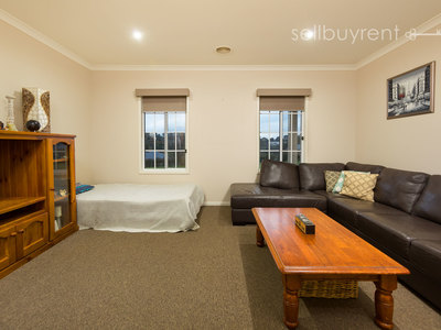 44 HILLANDALE COURT, Bonegilla