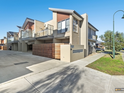 8 Hinterland Close, Lynbrook