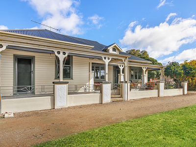 16 Urana Road, Burrumbuttock