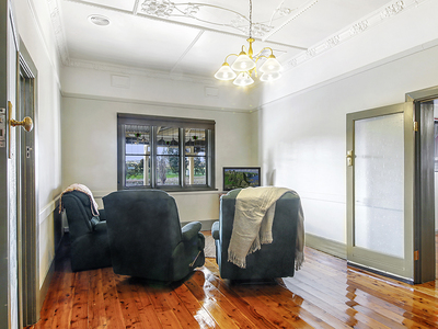 16 Urana Road, Burrumbuttock