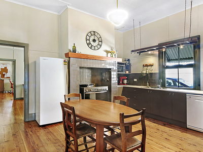 16 Urana Road, Burrumbuttock