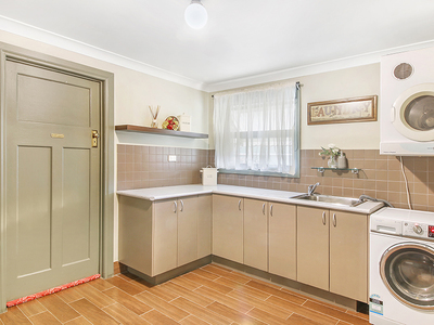 16 Urana Road, Burrumbuttock