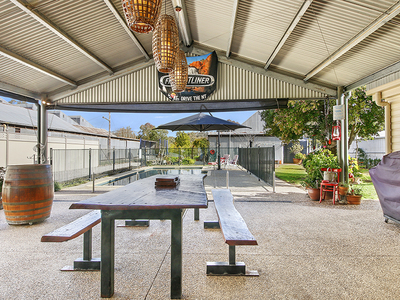 16 Urana Road, Burrumbuttock