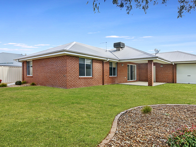 15 Pech Avenue, Jindera