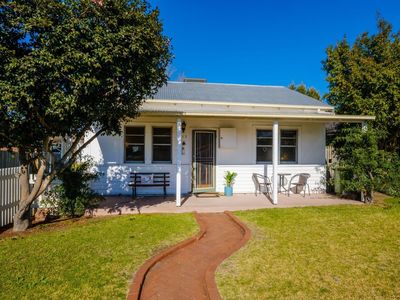 453 TARAKAN AVENUE, North Albury