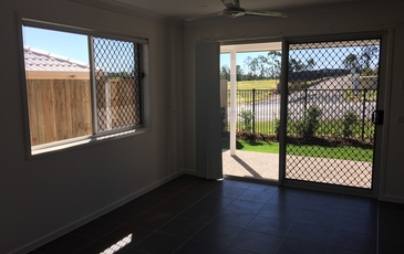 2 / 28 Salzburg Street, Pimpama