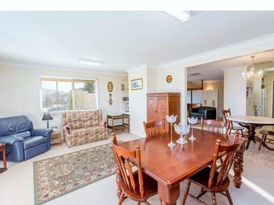 437 DAVERN PLACE, Lavington