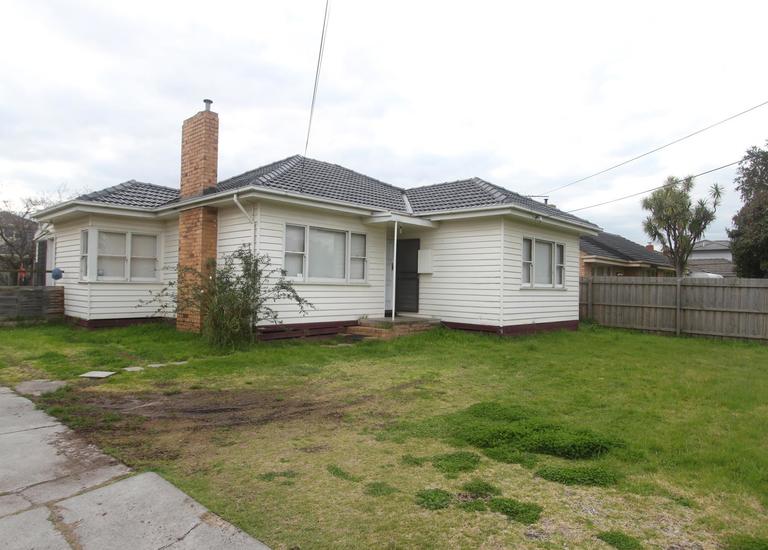 27 Burns Avenue, Clayton South