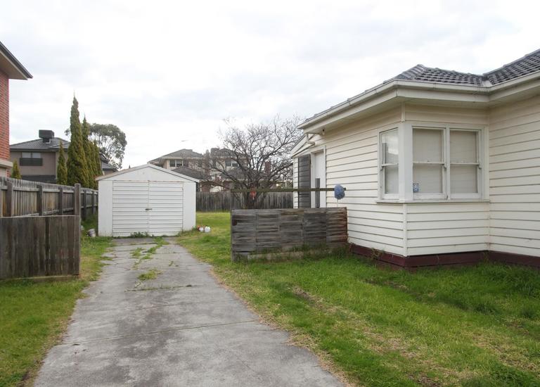 27 Burns Avenue, Clayton South