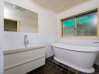 1 / 274 BORELLA ROAD, Albury