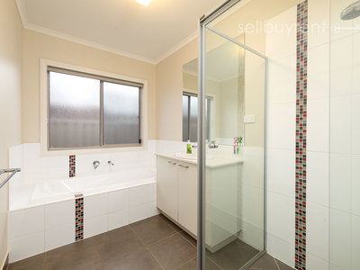 16 MAYGAR AVENUE , Wodonga