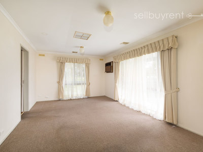 15 WILTSHIRE CRESCENT, Wodonga