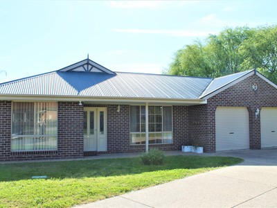 4 EMILY CLOSE, Tangambalanga