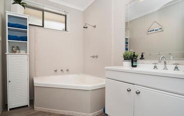 101 Crusoe Road, Kangaroo Flat