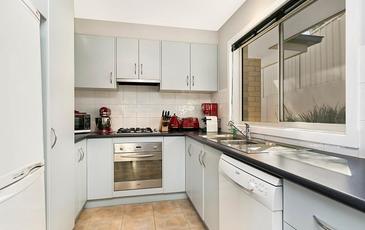 4B Becker Close, Golden Square