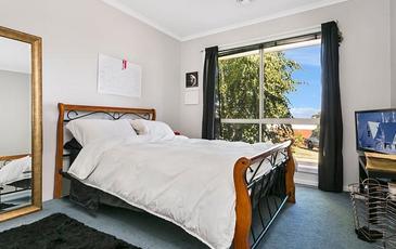 4B Becker Close, Golden Square