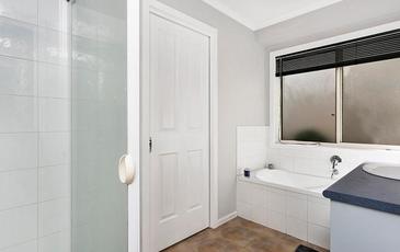 4B Becker Close, Golden Square