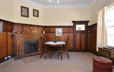 106 High Street, Charlton