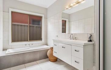 5 Bronze Drive, Kangaroo Flat