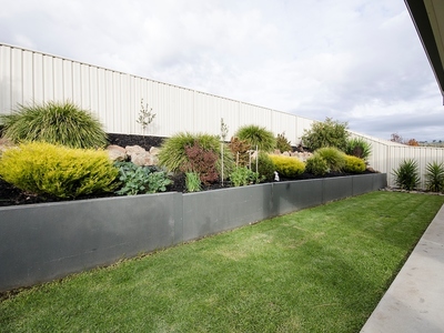 6 Parnaby Street , Wodonga