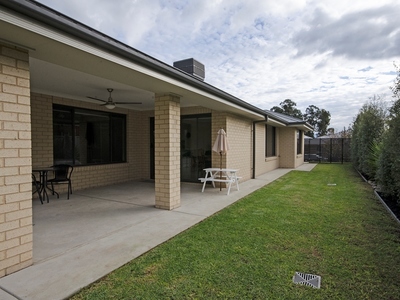 6 Parnaby Street , Wodonga