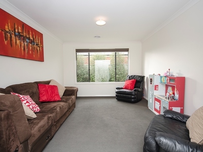 6 Parnaby Street , Wodonga
