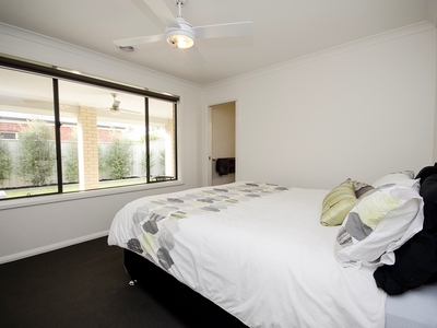 6 Parnaby Street , Wodonga