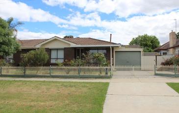 1 / 1 Olympic Parade, Kangaroo Flat