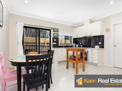 2 / 17 Hampton Drive, Hampton Park