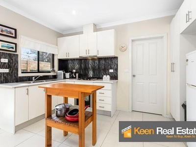 2 / 17 Hampton Drive, Hampton Park