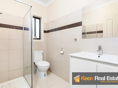 2 / 17 Hampton Drive, Hampton Park
