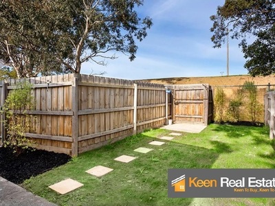 2 / 17 Hampton Drive, Hampton Park
