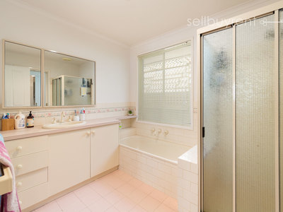27 KYLE COURT, Wodonga