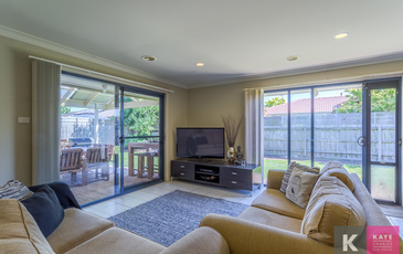 8 Castle Court, Beaconsfield