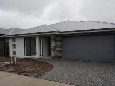 9 Crepe Avenue, Cranbourne West