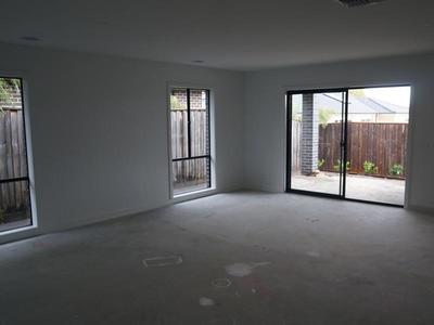 9 Crepe Avenue, Cranbourne West