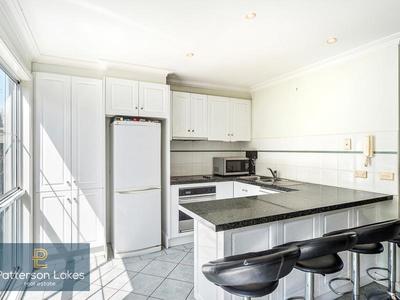 10 Scarborough Drive, Patterson Lakes