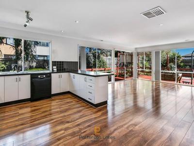 18 Flora Park Way, Carrum Downs