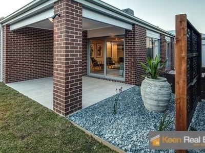36 Millicent Parade, Officer