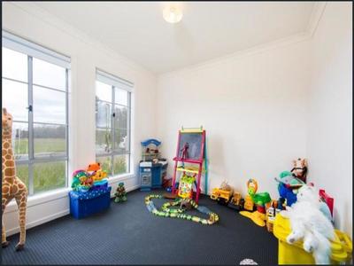 21 KENDALL DRIVE, Hamilton Valley