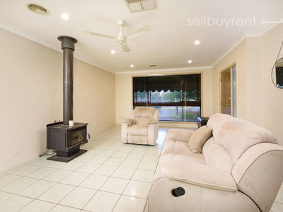 13 MAGNOLIA CRESCENT, Wodonga