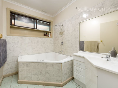 13 MAGNOLIA CRESCENT, Wodonga