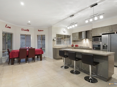 27 Winneke Way, Pakenham