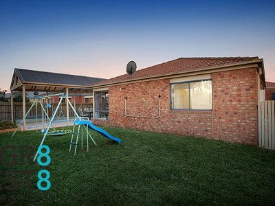 6 Essex Court, Cranbourne East