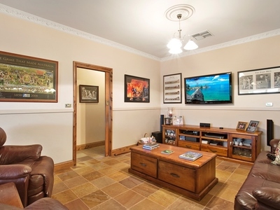 21 AVONDALE DRIVE, Wodonga